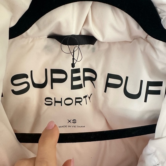 SOLD White Aritzia super puff - Picture 5 of 5